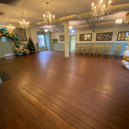 The Peppermill Town House Hotel & Restaurant Devizes Exterior photo