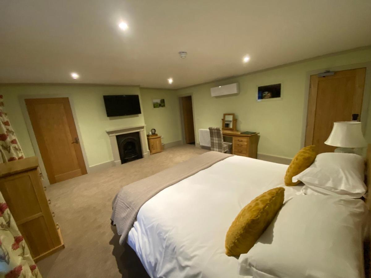 The Peppermill Town House Hotel & Restaurant Devizes Exterior photo